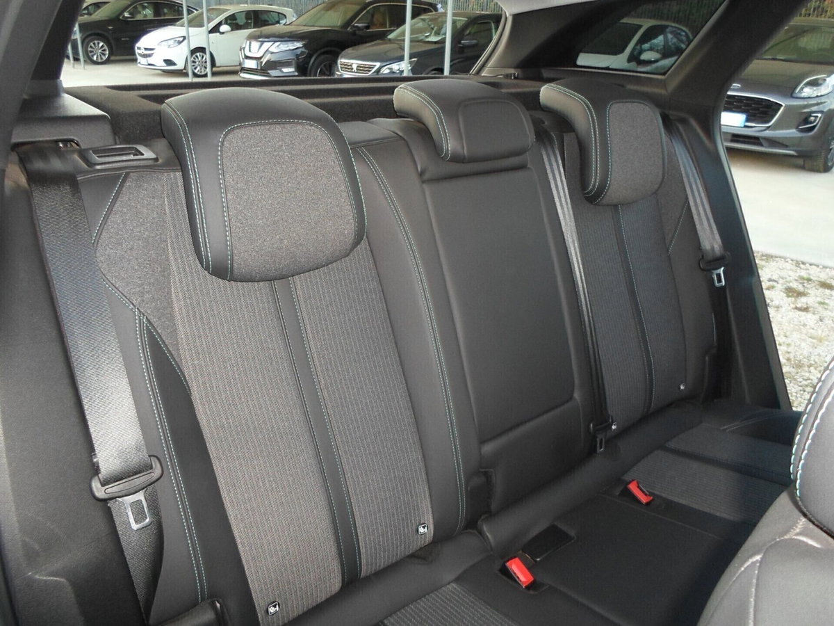 Peugeot 3008 BlueHDi 130 S&S EAT8 GT (16)