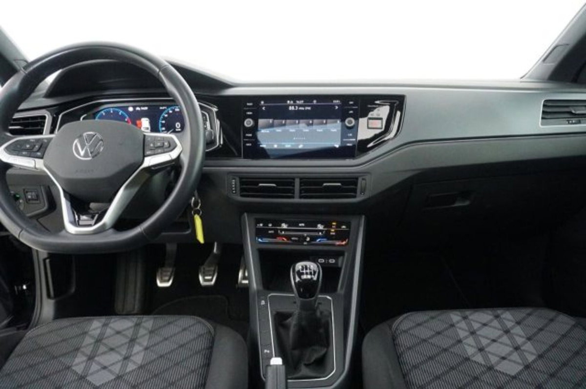 Volkswagen Taigo 1.0 tsi R-Line 115cv (9)