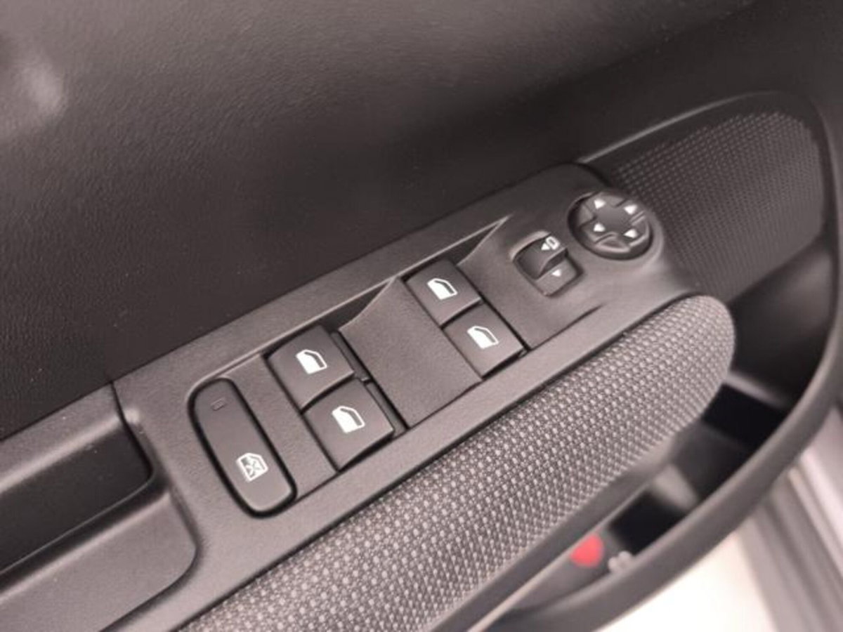 Citroen C3 Aircross BlueHDi 110 S&S Shine Pack (18)