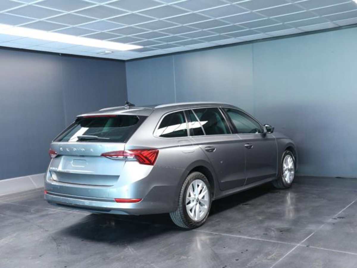Skoda Octavia Station Wagon 2.0 TDI EVO SCR DSG Wagon Style (3)