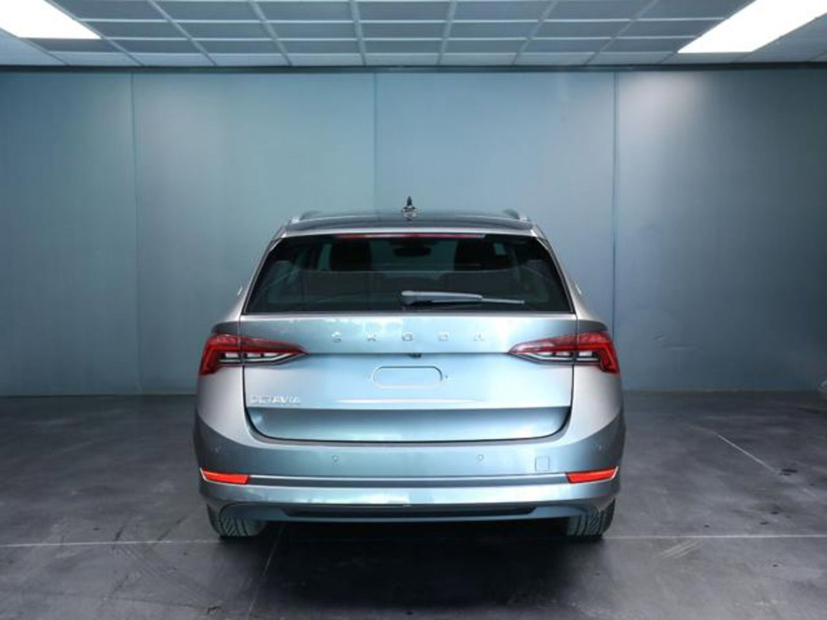 Skoda Octavia Station Wagon 2.0 TDI EVO SCR DSG Wagon Style (4)
