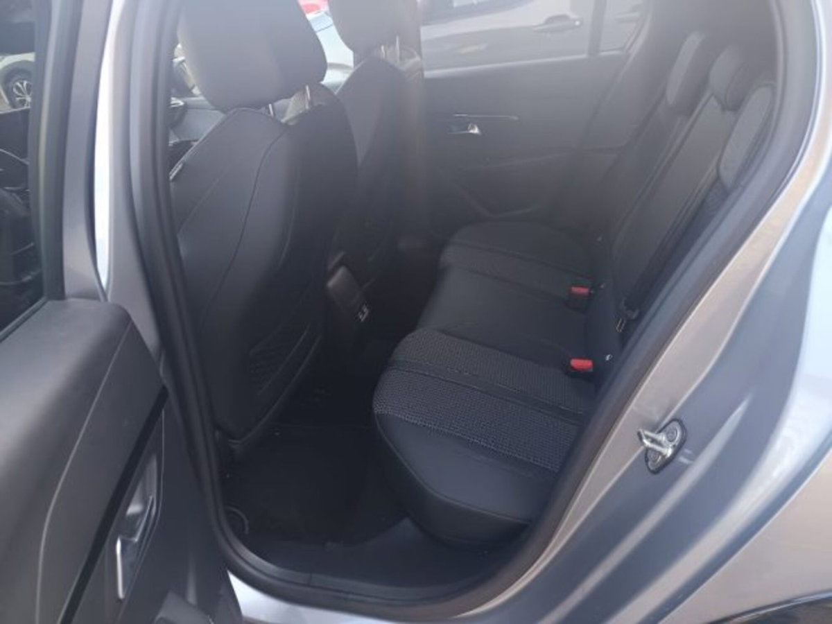 Peugeot 208 BlueHDi 100 Stop&Start 5 porte GT (9)