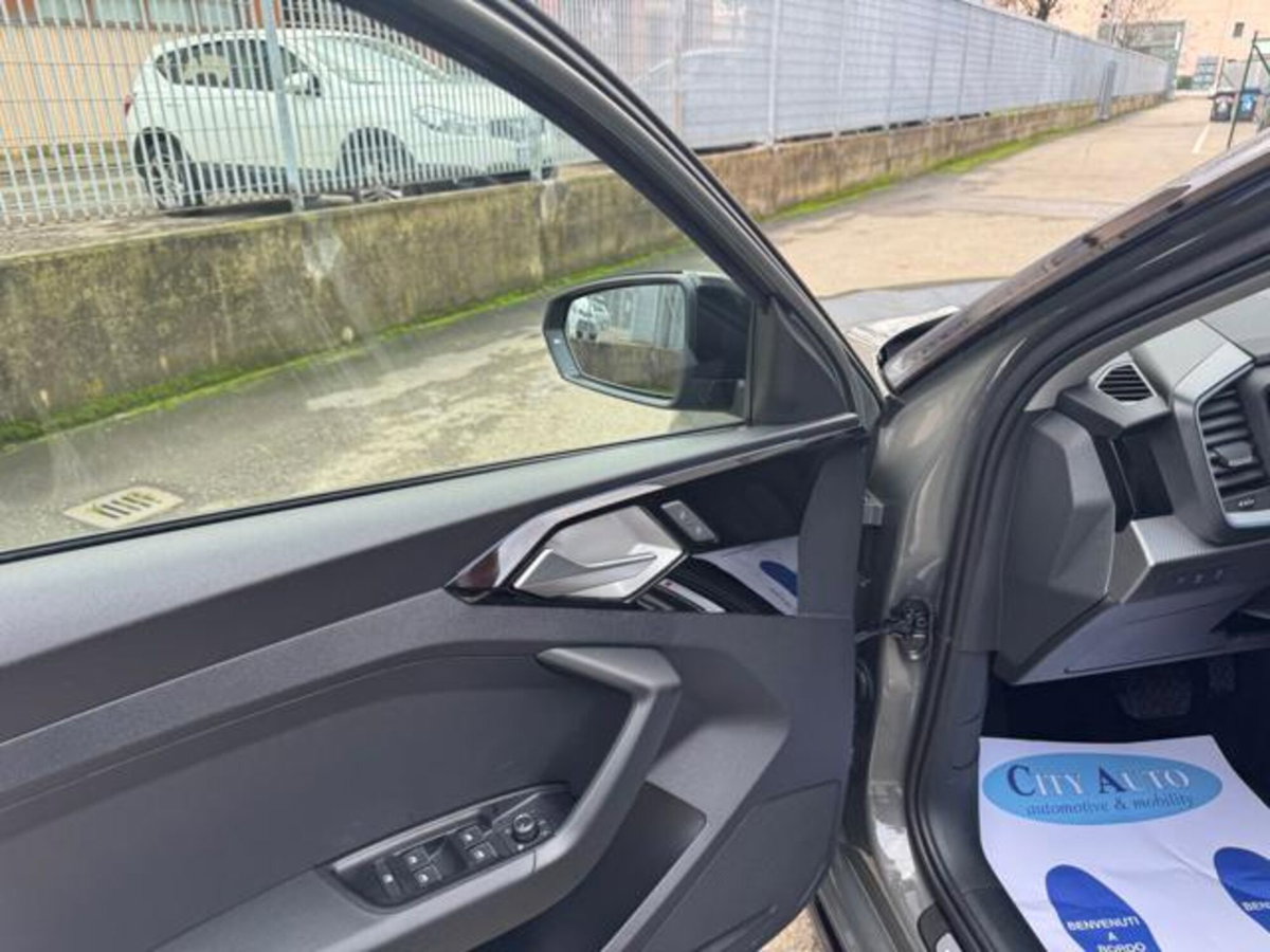 Audi A1 Sportback 30 TFSI S tronic Identity Black (8)