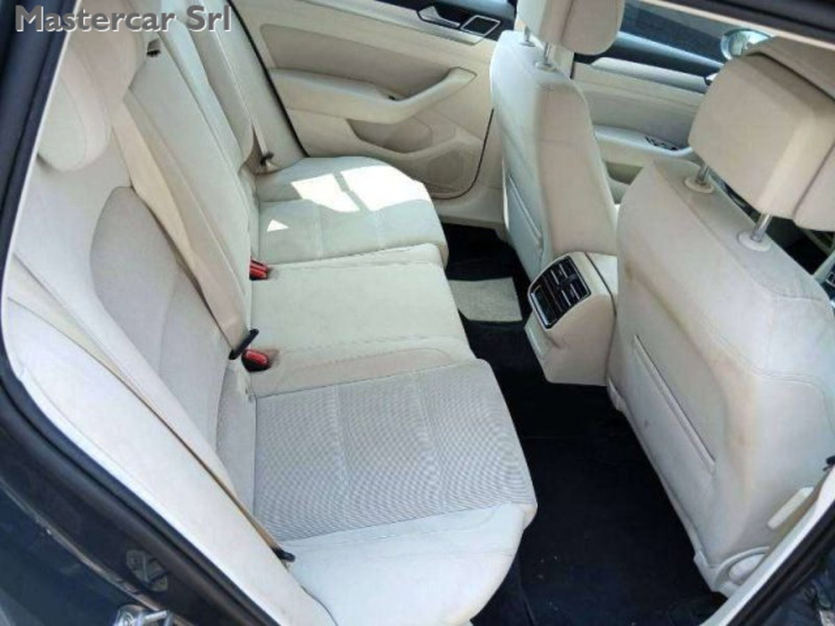 Volkswagen Passat Variant 1.6 TDI Business BlueMotion Technology (7)