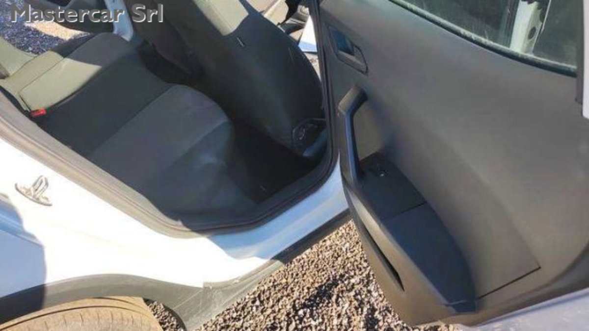 SEAT Arona 1.0 ecotsi 95cv (9)