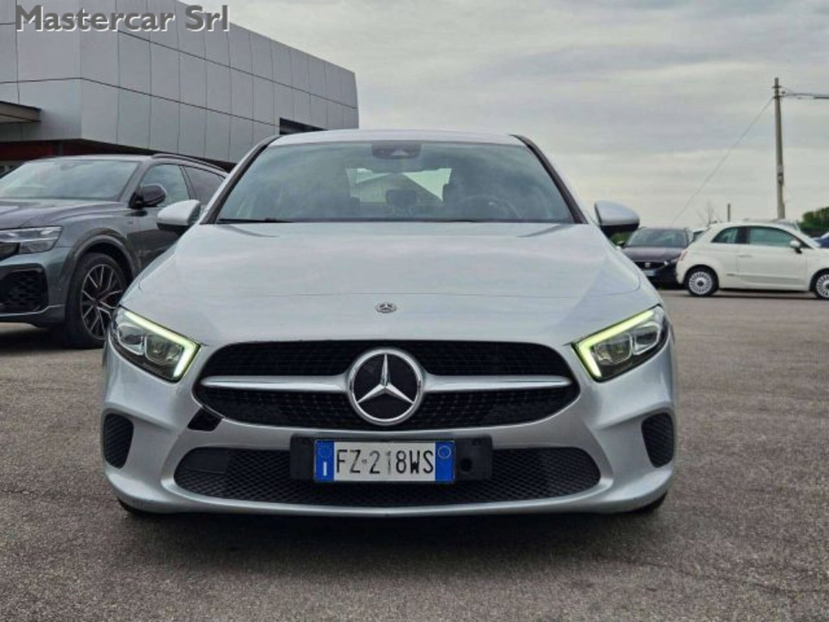 Mercedes-Benz Classe A Sedan 180 d Automatic 4p. Sport (2)