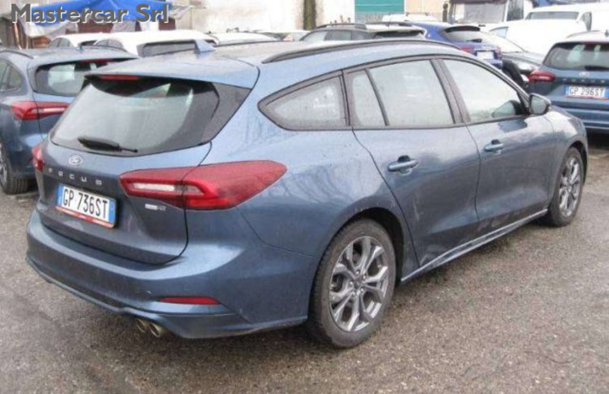 Ford Focus Station Wagon 1.0 EcoBoost Hybrid 125 CV SW ST-Line Design (4)