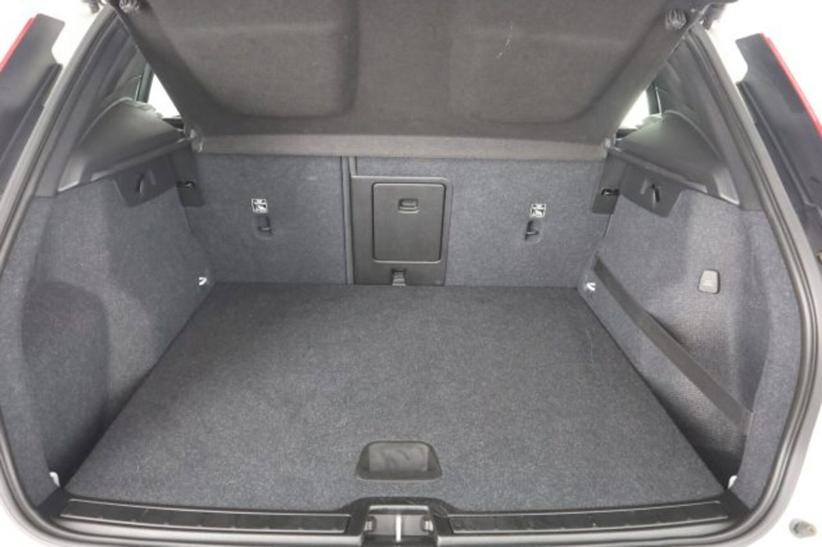 Volvo XC40 D4 AWD Geartronic Business (6)