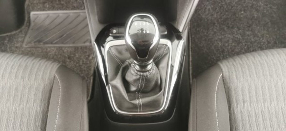 Opel Corsa 1.5 D 100 CV Edition (13)