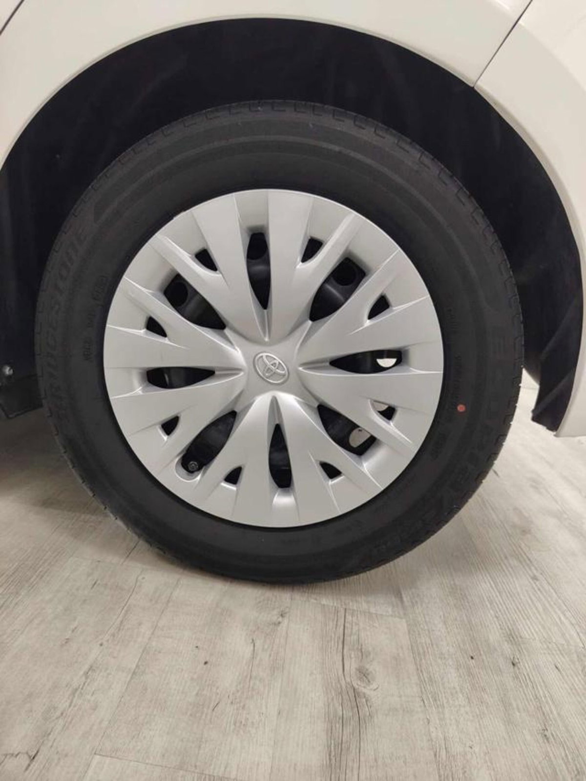 Toyota Yaris 1.0 5 porte Trend (6)