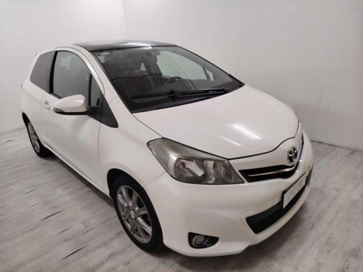 Toyota Yaris 1.3 3 porte Style (2)