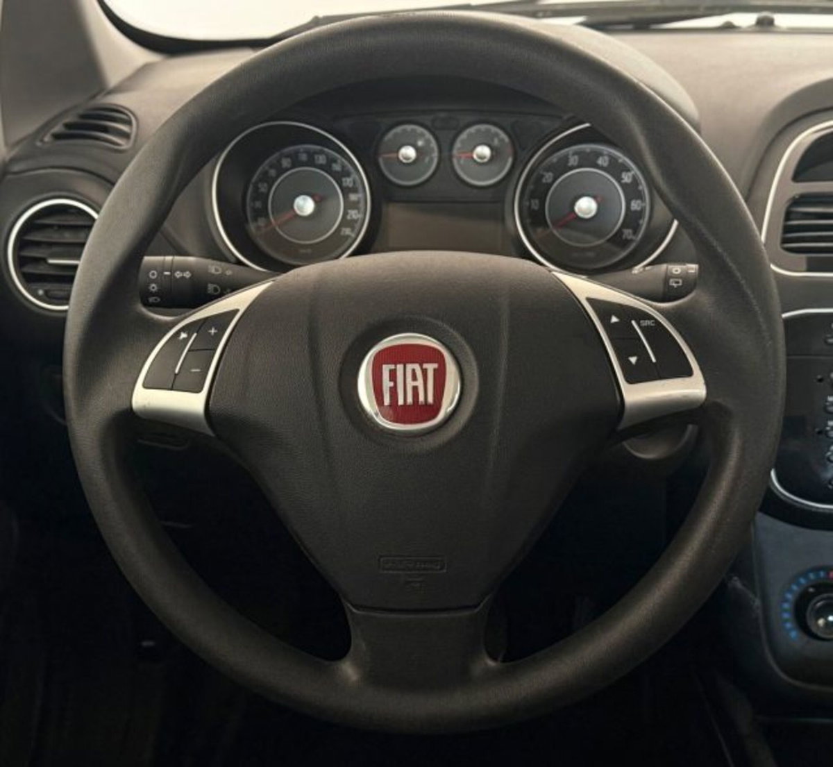 Fiat Punto 1.4 S&S 8V Dualogic 5 porte Racing (11)