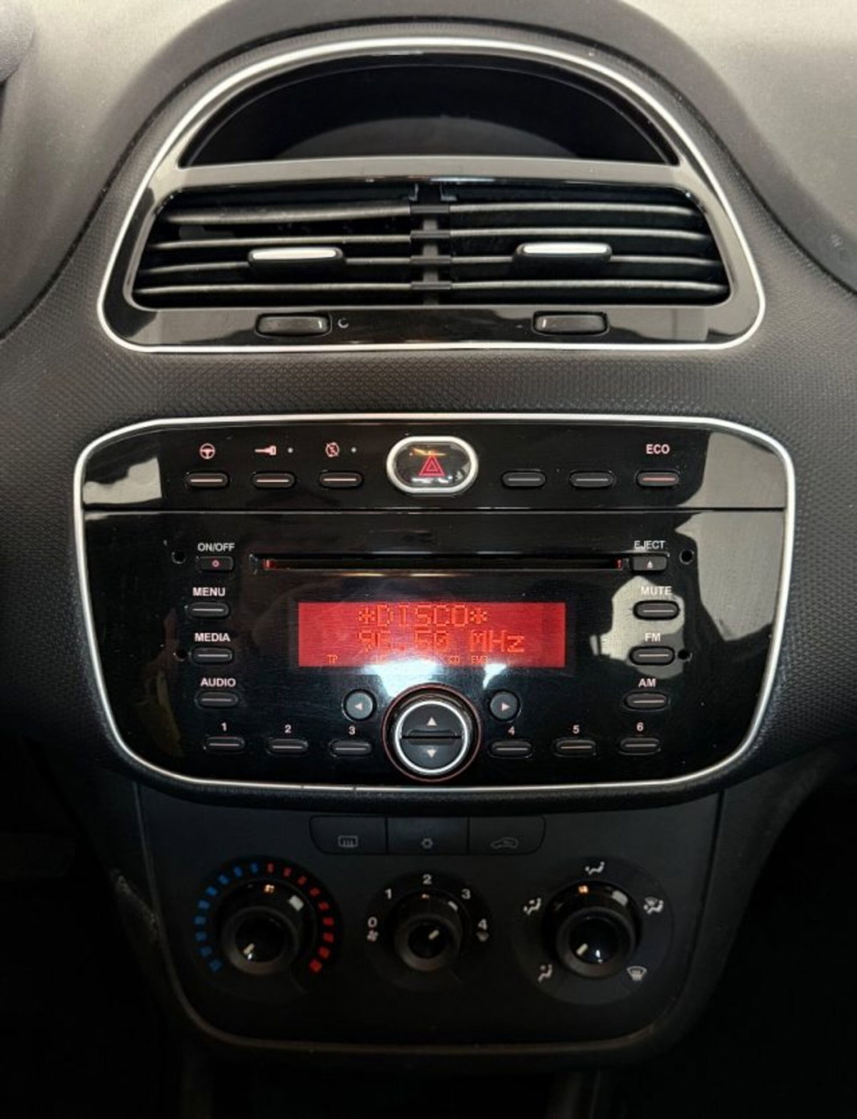 Fiat Punto 1.4 S&S 8V Dualogic 5 porte Racing (13)