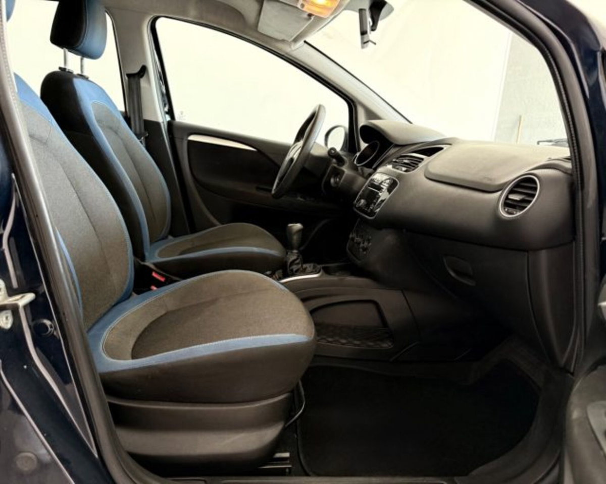 Fiat Punto 1.4 S&S 8V Dualogic 5 porte Racing (16)