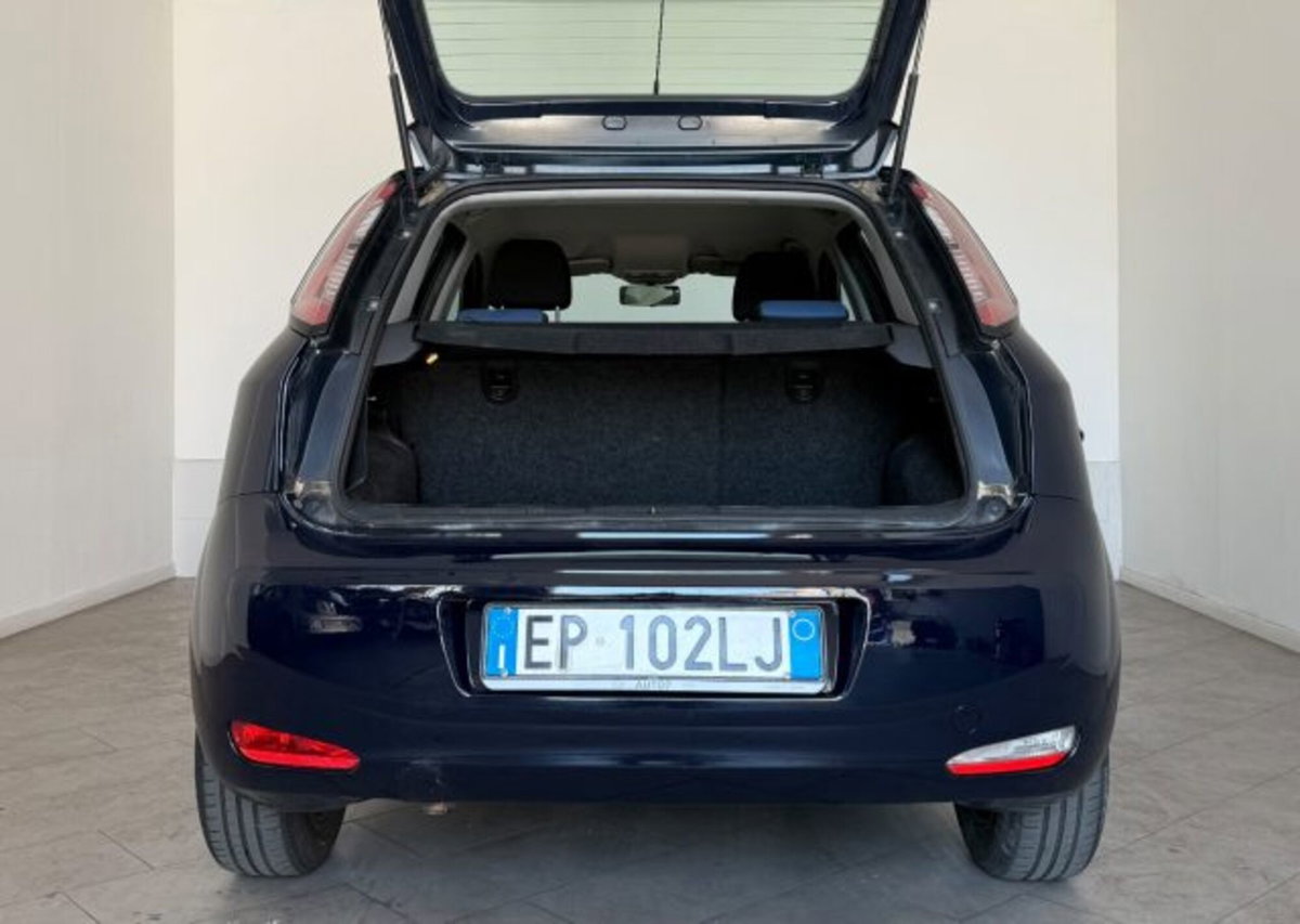 Fiat Punto 1.4 S&S 8V Dualogic 5 porte Racing (7)