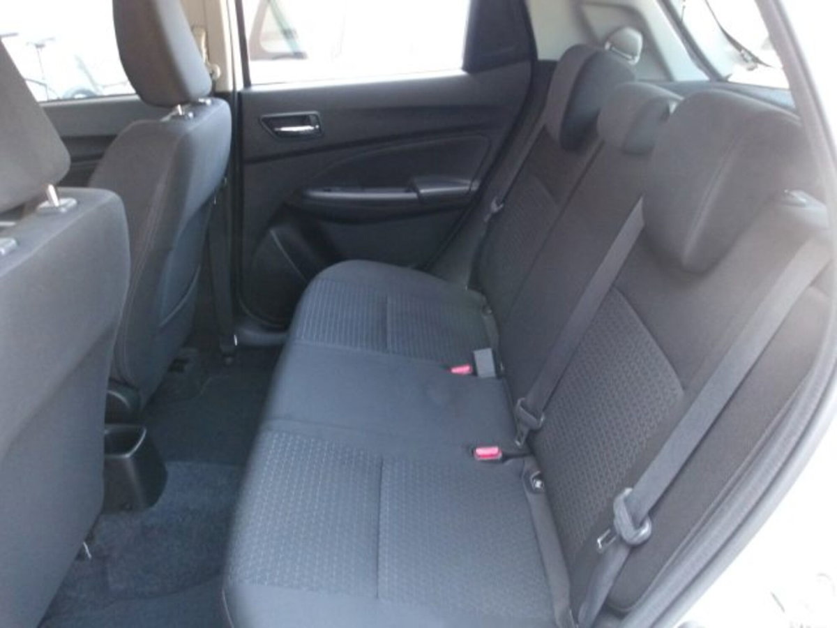 Suzuki Swift 1.2h Top 2wd (19)