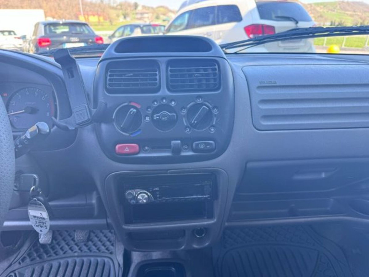Suzuki Ignis 1.3i 16V cat 4WD GL (12)