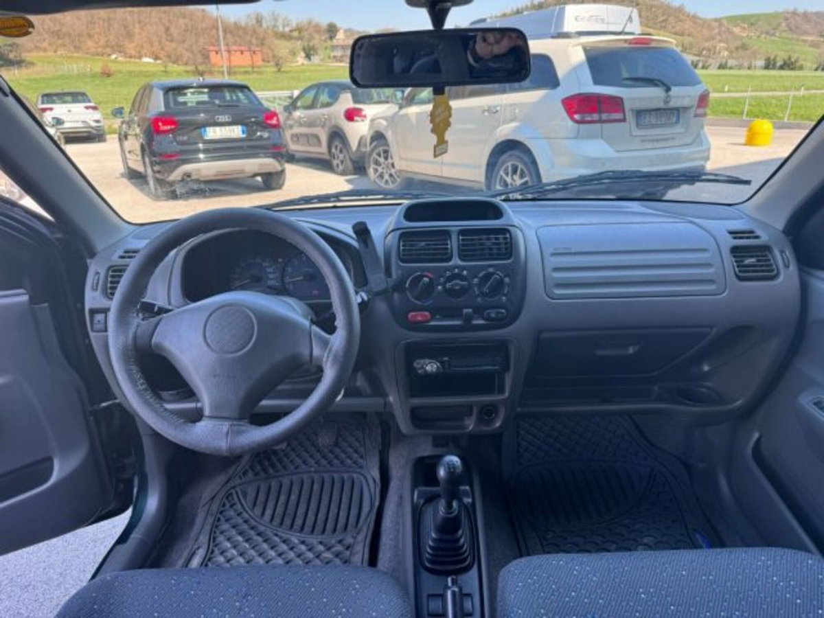 Suzuki Ignis 1.3i 16V cat 4WD GL (13)
