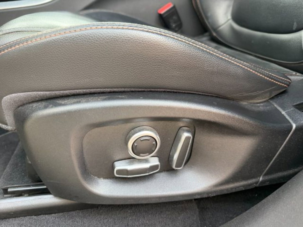 Jaguar F-Pace 2.0 D 240 CV AWD aut. Prestige (11)