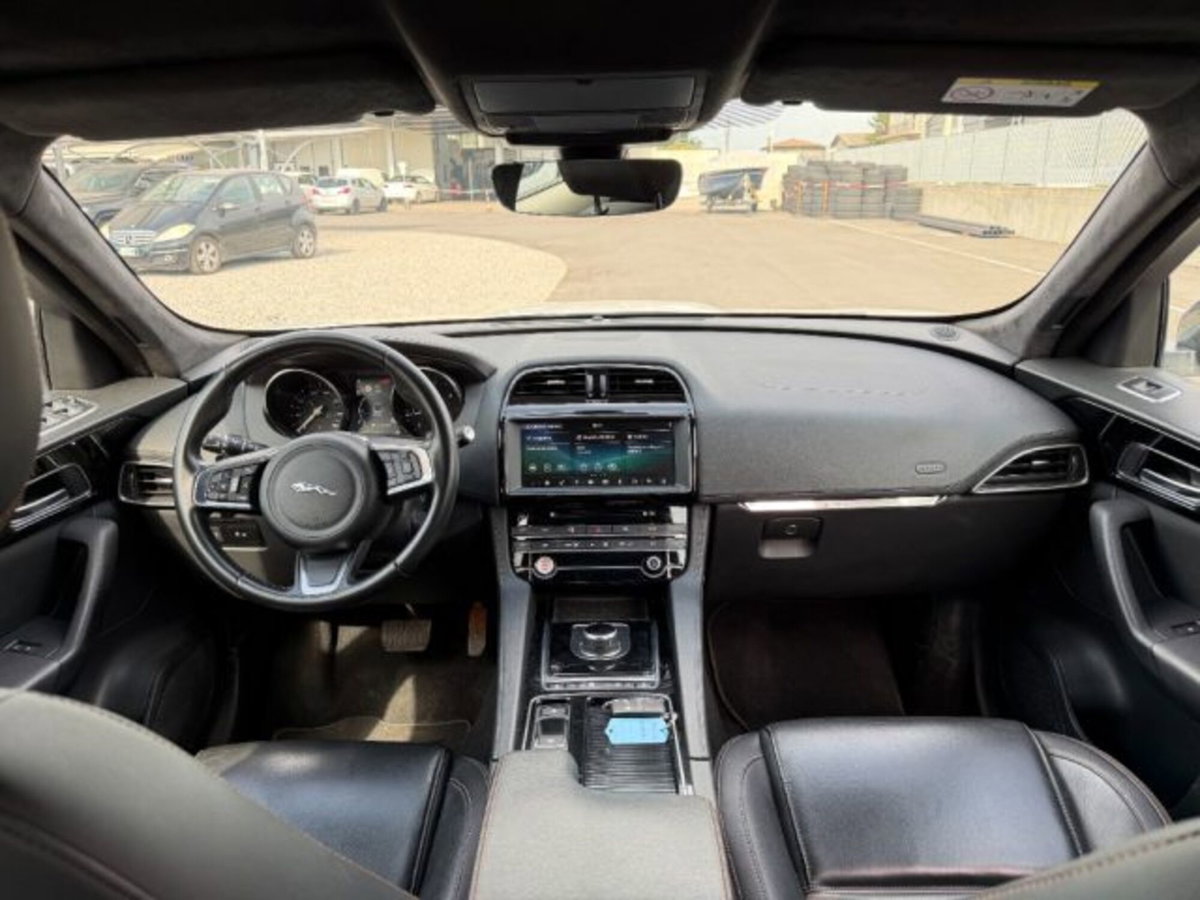 Jaguar F-Pace 2.0 D 240 CV AWD aut. Prestige (14)