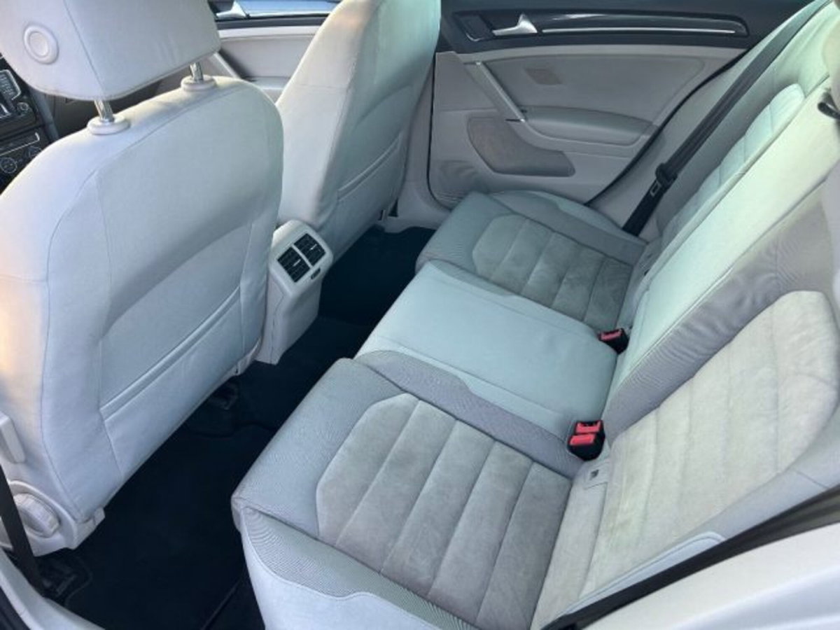 Volkswagen Golf 1.6 TDI DPF DSG 5p. Highline (11)