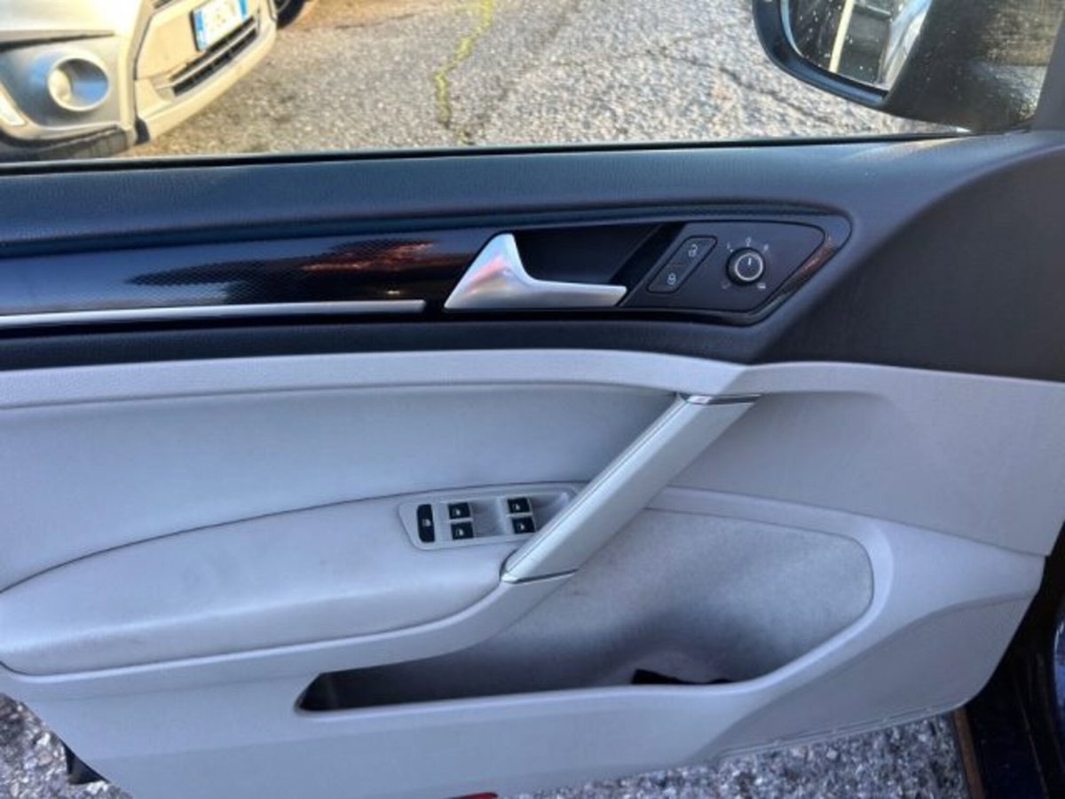 Volkswagen Golf 1.6 TDI DPF DSG 5p. Highline (16)