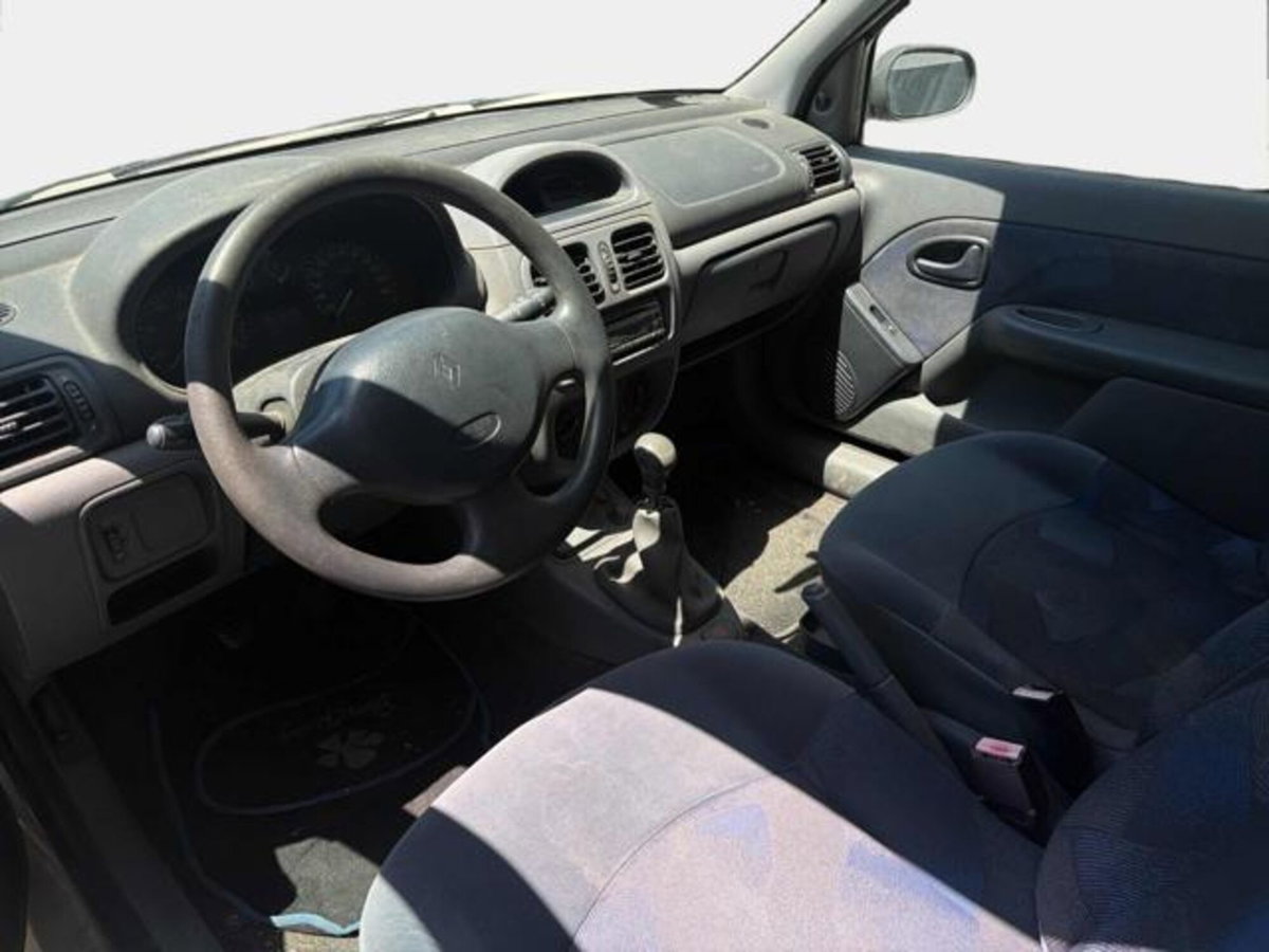 Renault Clio 1.2 cat 3 porte RXE (7)