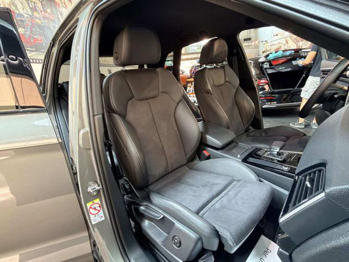 Audi Q5 40 2.0 tdi mhev 12V Identity Black quattro s-tronic (16)
