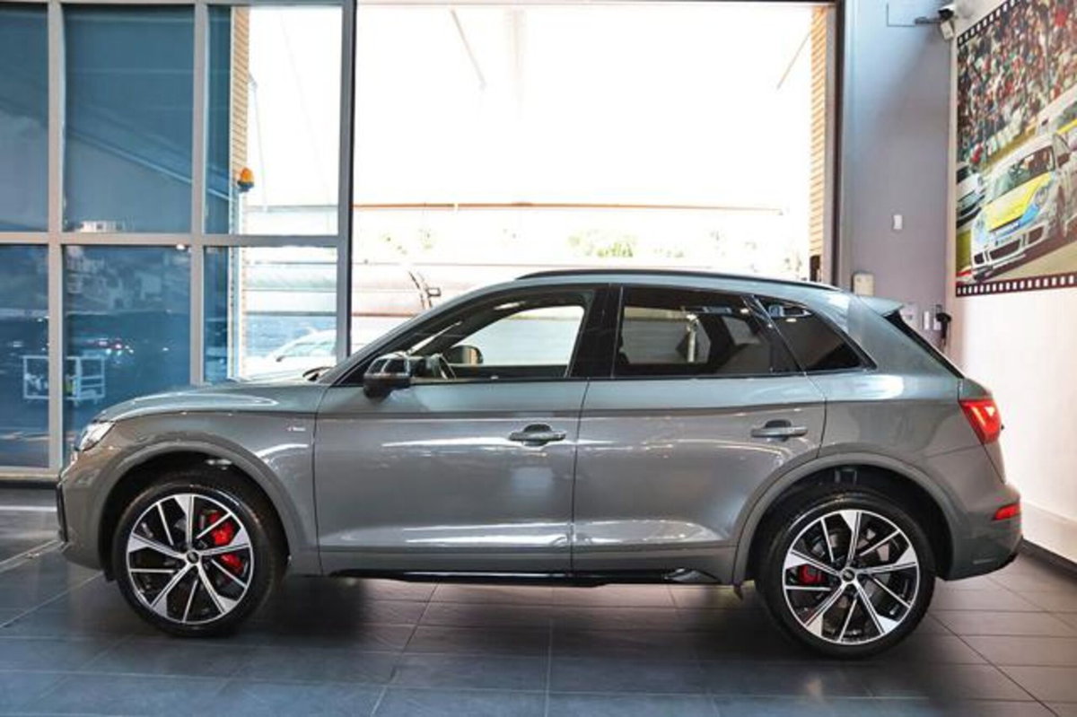 Audi Q5 40 2.0 tdi mhev 12V Identity Black quattro s-tronic (3)