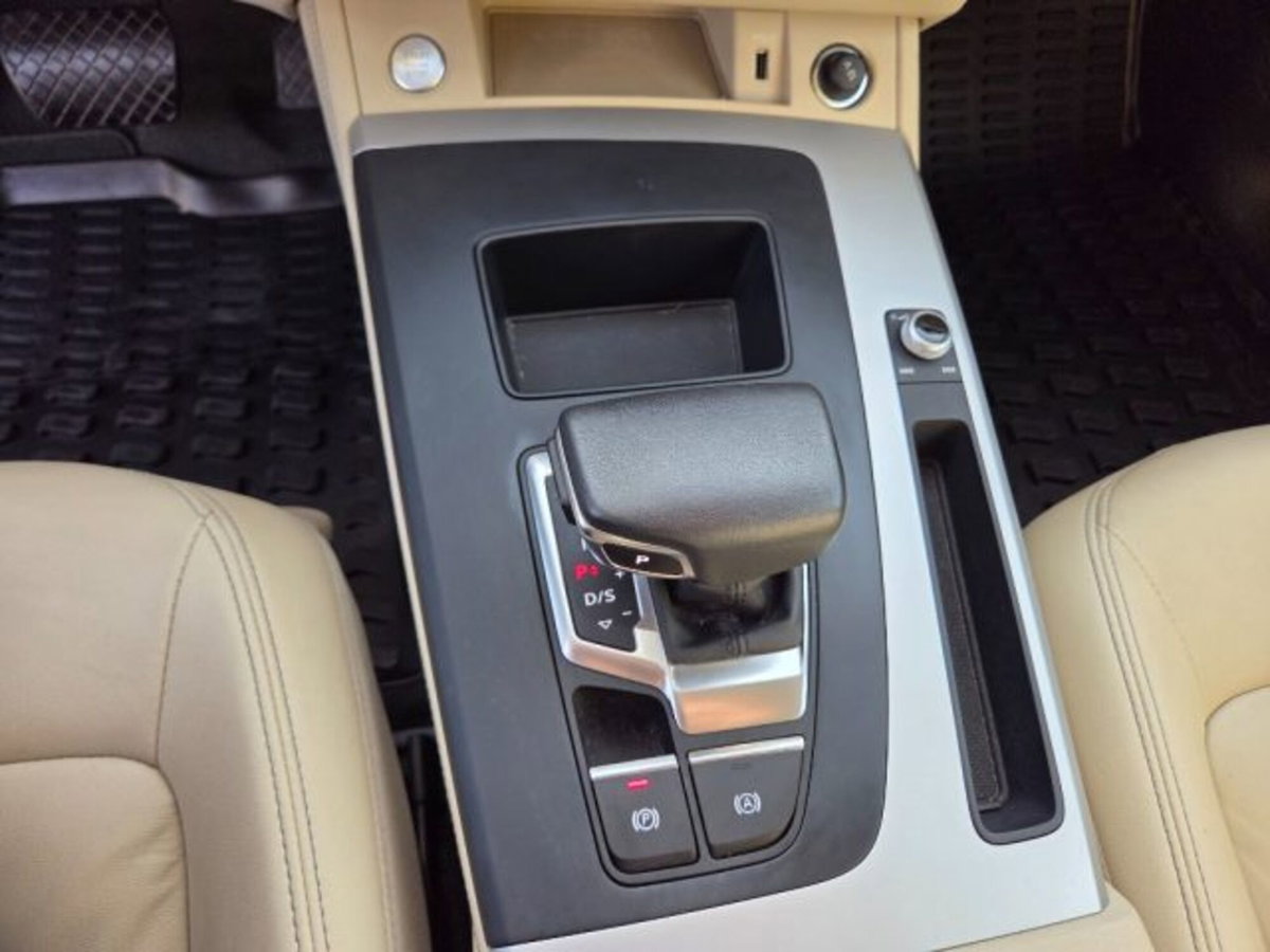 Audi Q5 50 TFSI e quattro S tronic Business Design (13)