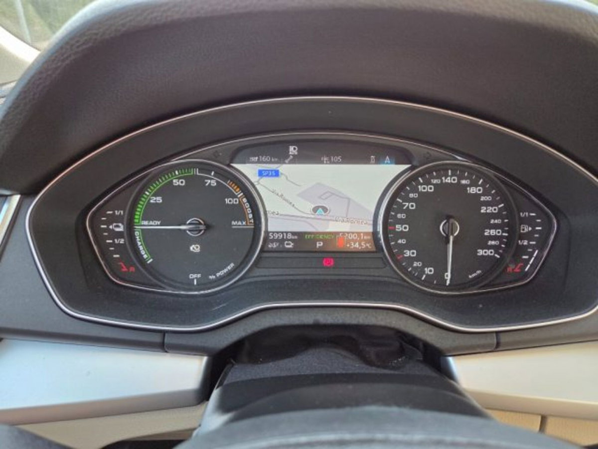 Audi Q5 50 TFSI e quattro S tronic Business Design (14)