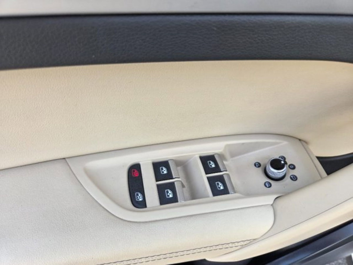 Audi Q5 50 TFSI e quattro S tronic Business Design (17)