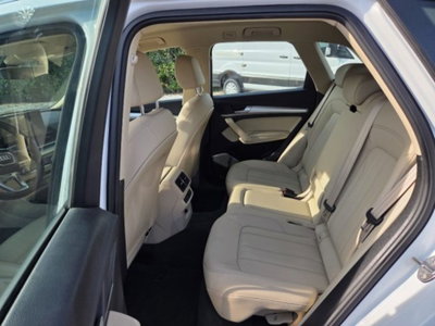 Audi Q5 50 TFSI e quattro S tronic Business Design (19)