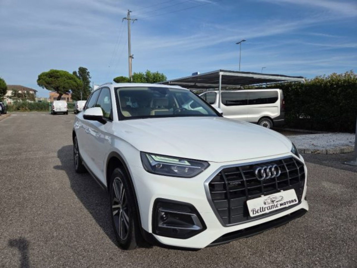 Audi Q5 50 TFSI e quattro S tronic Business Design (3)
