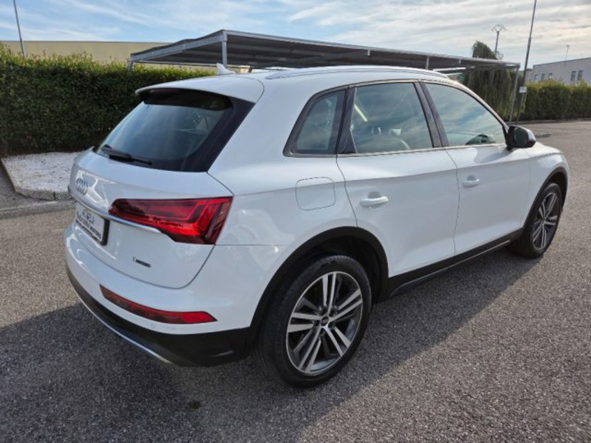 Audi Q5 50 TFSI e quattro S tronic Business Design (4)