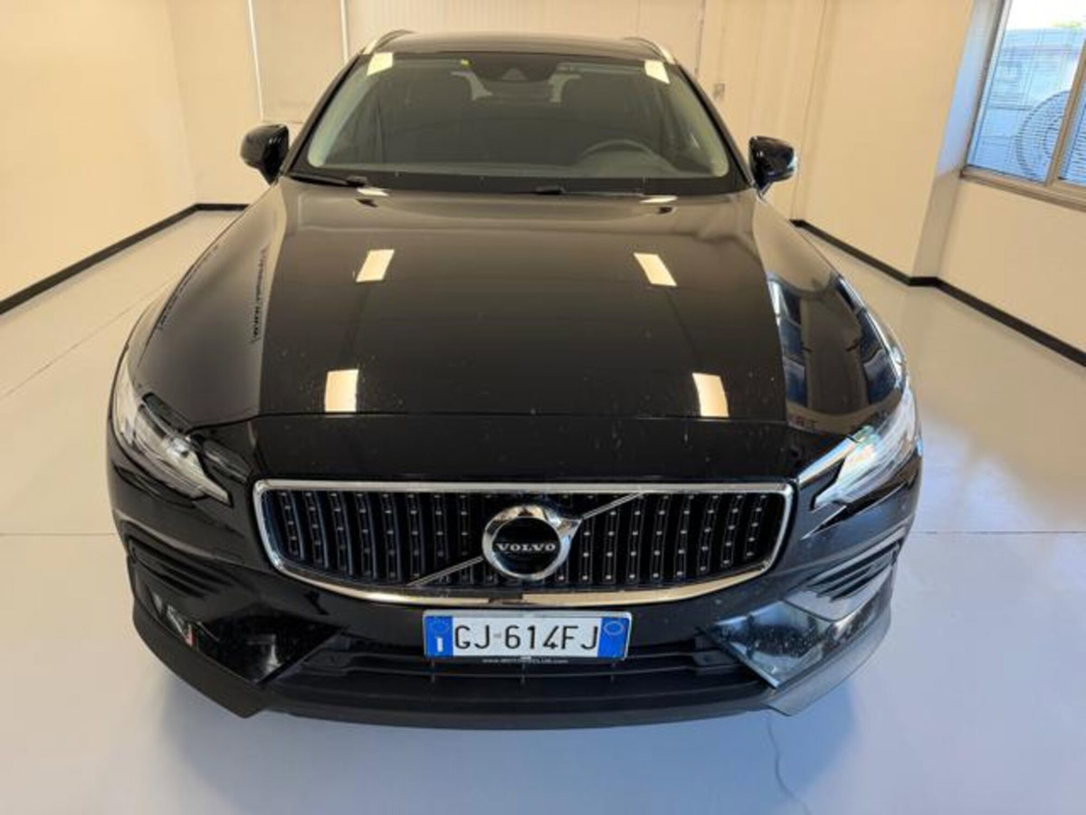 Volvo V60 Cross Country B4 (d) AWD Geartronic Business Pro Line (2)