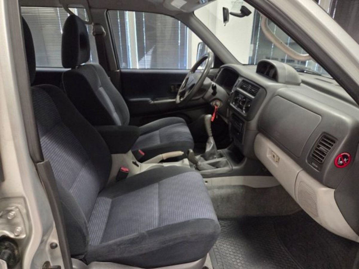 Mitsubishi Pajero 2.5 TDI cat GLS Autocarro (16)