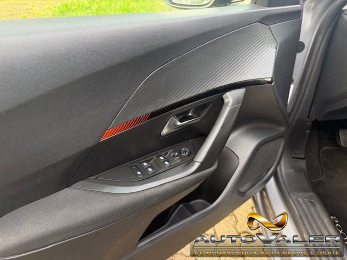 Peugeot 2008 PureTech 100 S&S Allure (9)
