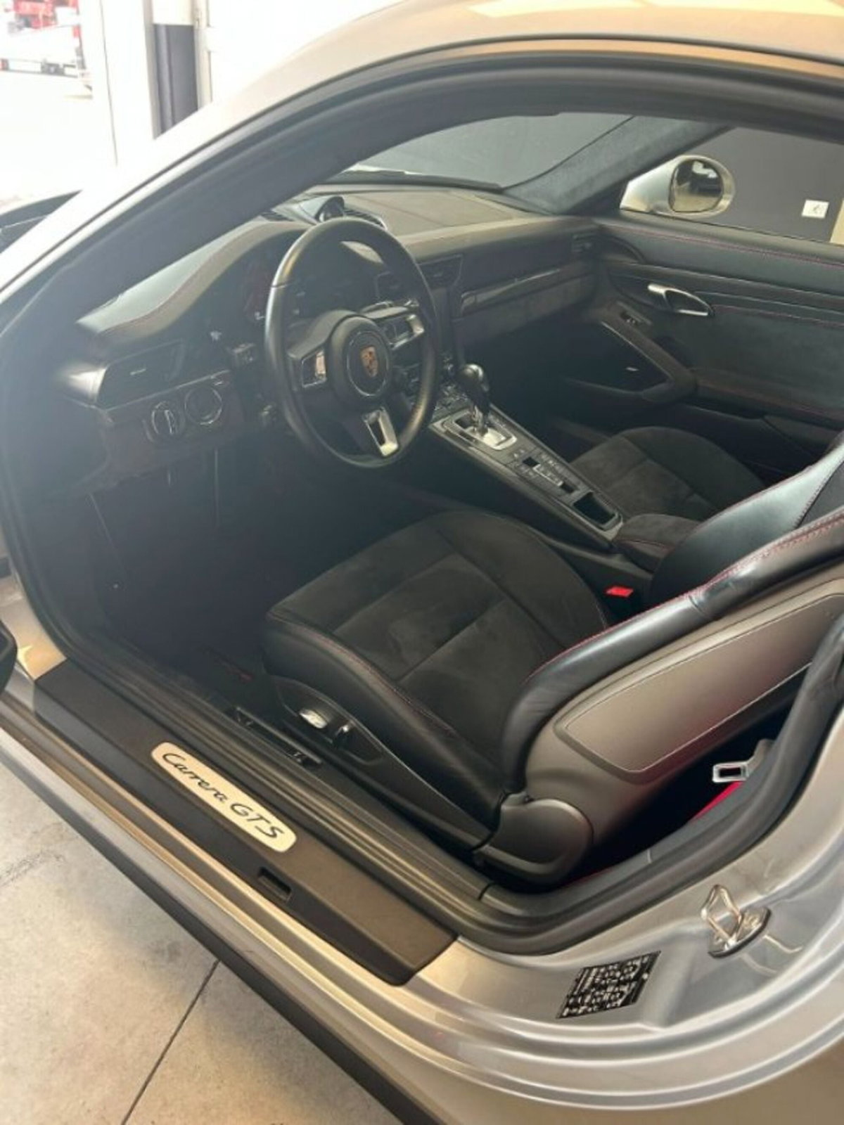 Porsche 911 Coupé 3.0 Carrera 4 GTS (8)