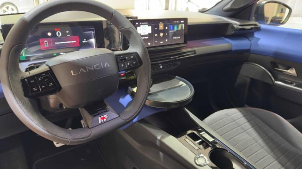 Lancia Ypsilon 1.2 mhev HF Line 110cv e-dct (13)