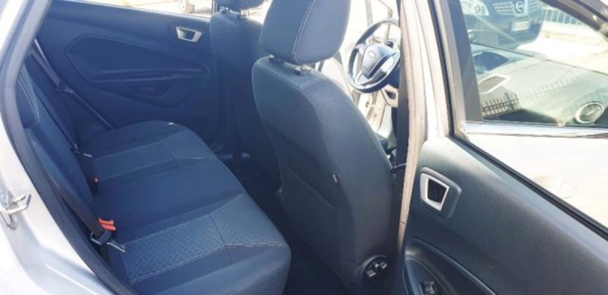 Ford Fiesta 1.4 TDCi 70CV 5 porte Titanium (10)