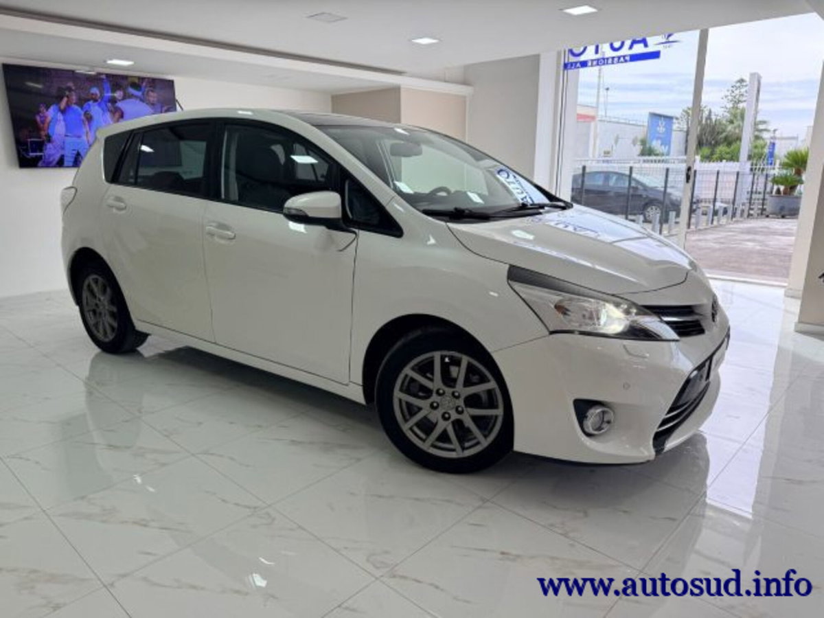 Toyota Verso 2.0 D Active 7 posti (7)