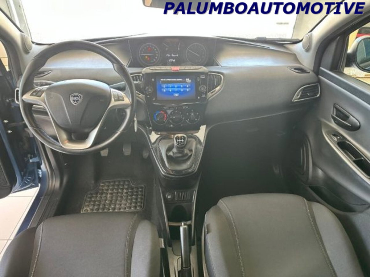 Lancia Ypsilon 1.0 FireFly 5 porte S&S Hybrid Ecochic Gold (8)