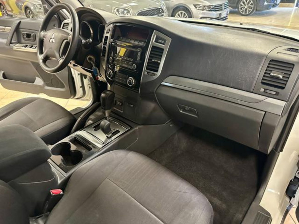 Mitsubishi Pajero 3.2 DI-D 16V aut. 5p. Tender DPF (11)