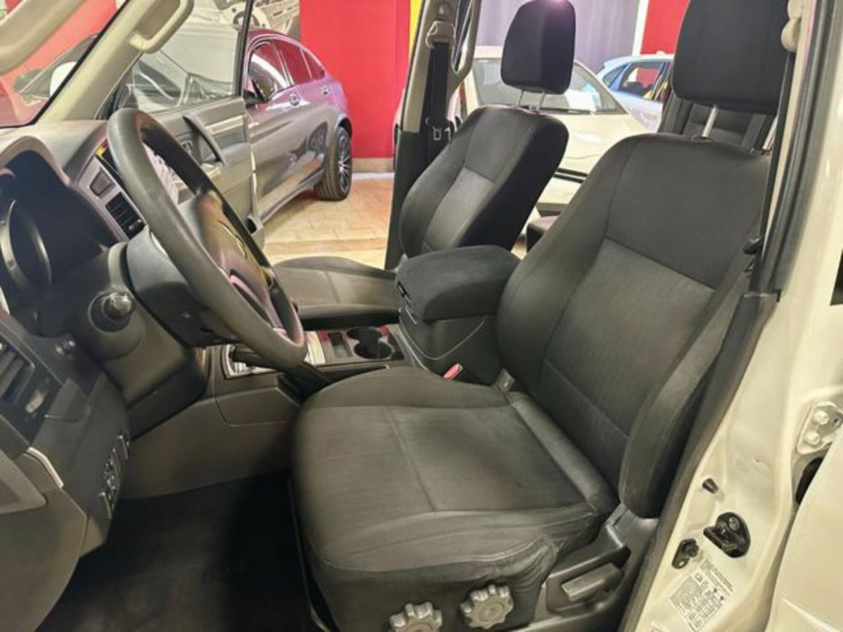 Mitsubishi Pajero 3.2 DI-D 16V aut. 5p. Tender DPF (12)