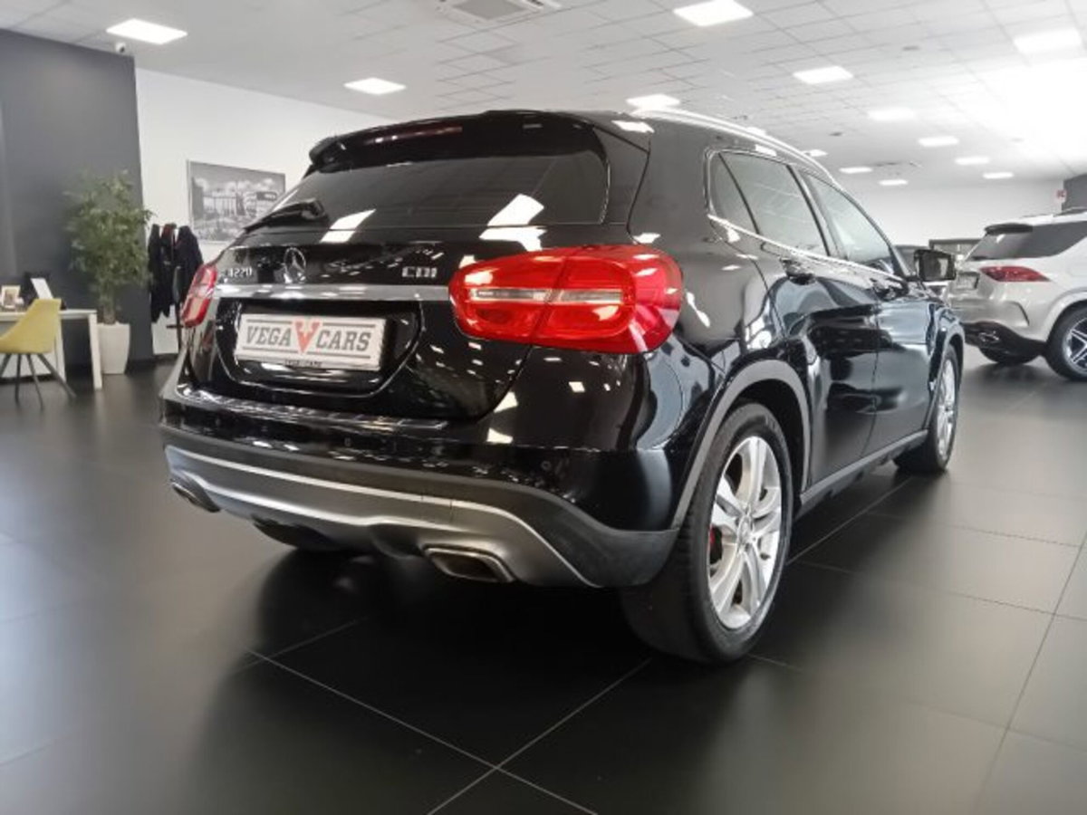 Mercedes-Benz GLA SUV 220 d Automatic Sport (8)