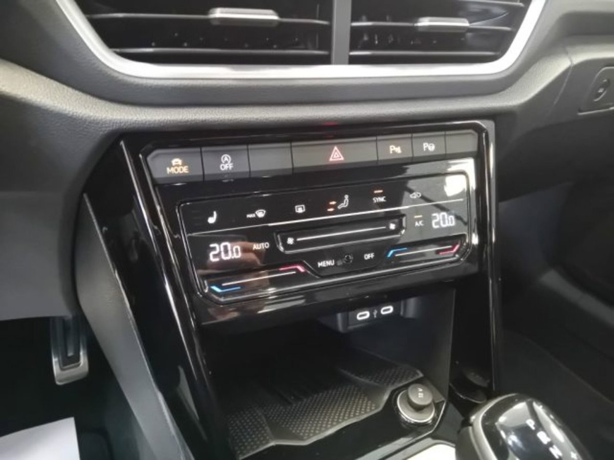 Volkswagen T-Roc Cabrio 1.5 TSI ACT DSG R-Line (18)