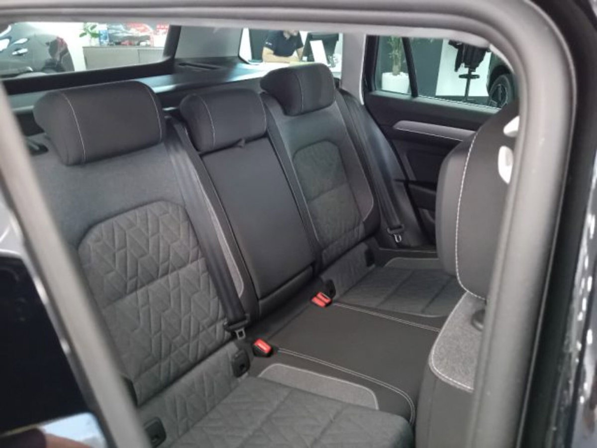 Volkswagen Passat Variant 2.0 TDI SCR EVO DSG Business (13)