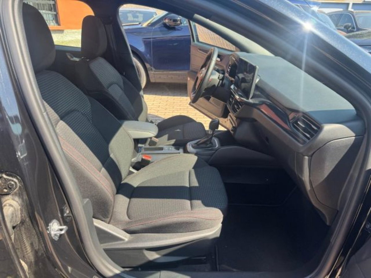 Ford Focus Station Wagon 1.0 EcoBoost Hybrid 155 CV SW ST-Line (17)