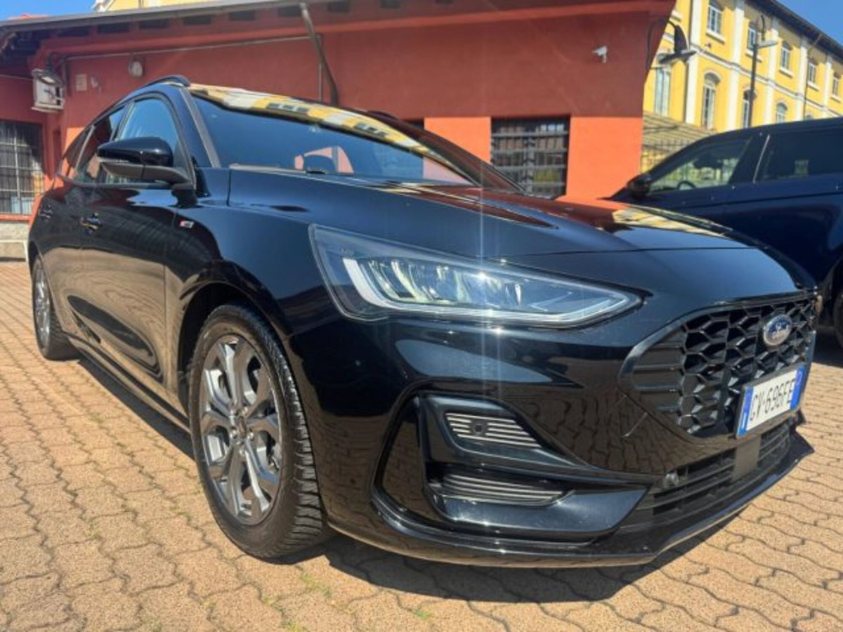 Ford Focus Station Wagon 1.0 EcoBoost Hybrid 155 CV SW ST-Line (2)